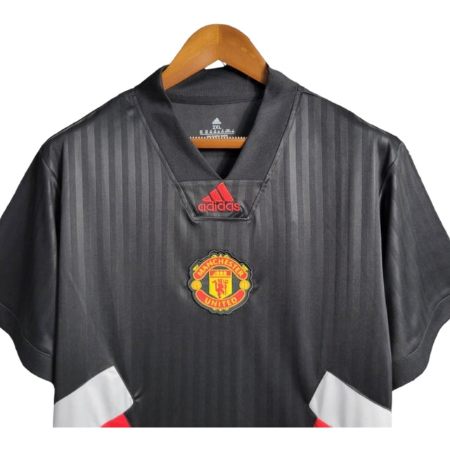 Camisa Manchester United 23/24 - Torcedor Adidas Masculina - Preta com detalhes em branco e vermelho