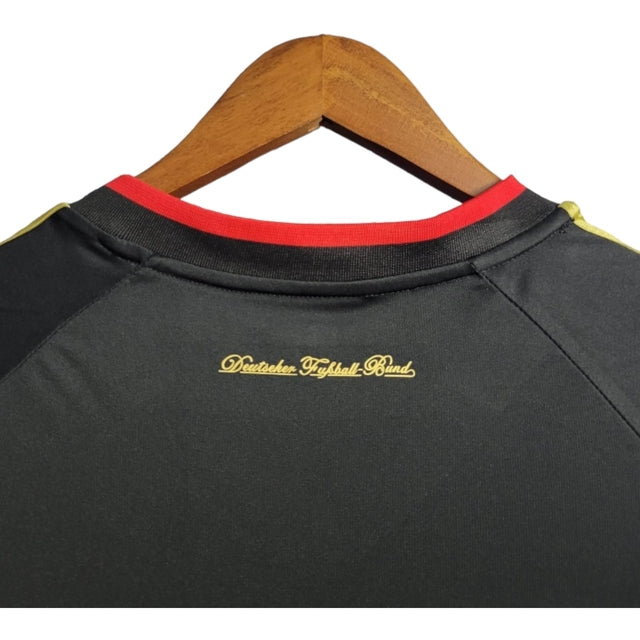 Camisa Retrô Seleção da Alemanha II 2010 - Masculina Adidas - Preta com detalhes em vermelho e dourado