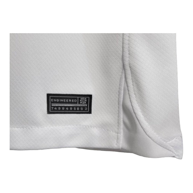 Camisa Barcelona II 23/24 -  Nike Feminina - Branca com detalhes em vermelho e azul