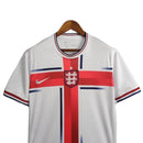 Camisa Seleção da Inglaterra Treino 24/25 - Torcedor Nike Masculina - Branca com detalhes em azul e vermelho