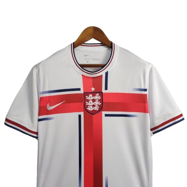 Camisa Seleção da Inglaterra Treino 24/25 - Torcedor Nike Masculina - Branca com detalhes em azul e vermelho