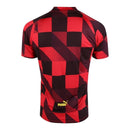 Camisa Manchester City Pré-jogo 23/24 - Torcedor Puma Masculina - Vermelha com detalhes em vinho