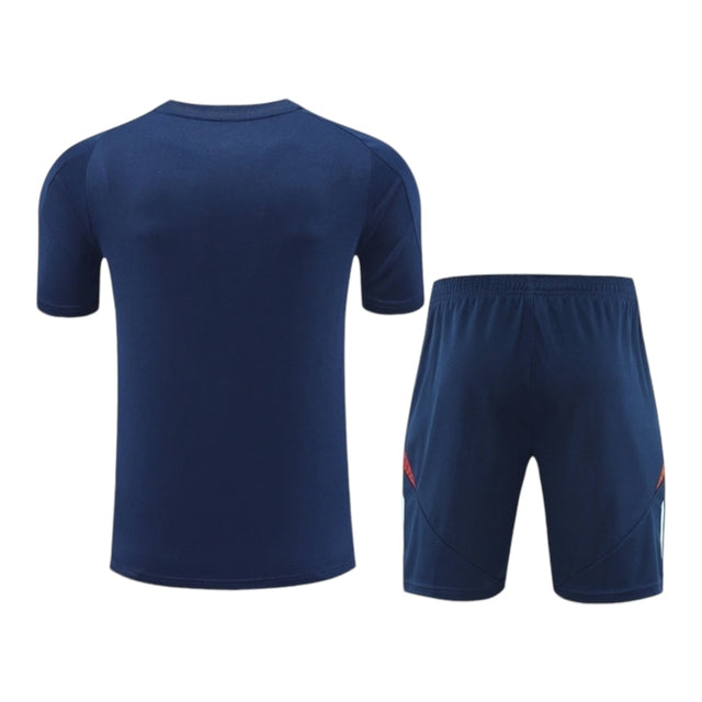 Kit Treino adulto - Camisa e Shorts - Seleção Espanha Adidas 24/25 - Azul com detalhes em vermelho e laranja