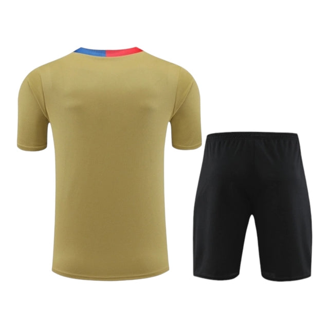 Kit Treino adulto - Camisa e Shorts - Barcelona Nike 24/25 - Bege e preto