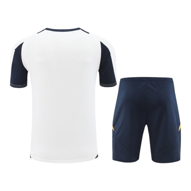 Kit Treino adulto - Camisa e Shorts - Real Madrid Adidas 24/25 - Branco e azul com detalhes em amarelo