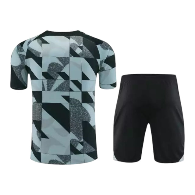 Kit Treino adulto - Camisa e Shorts - Chelsea Nike 23/24 - Cinza e preto