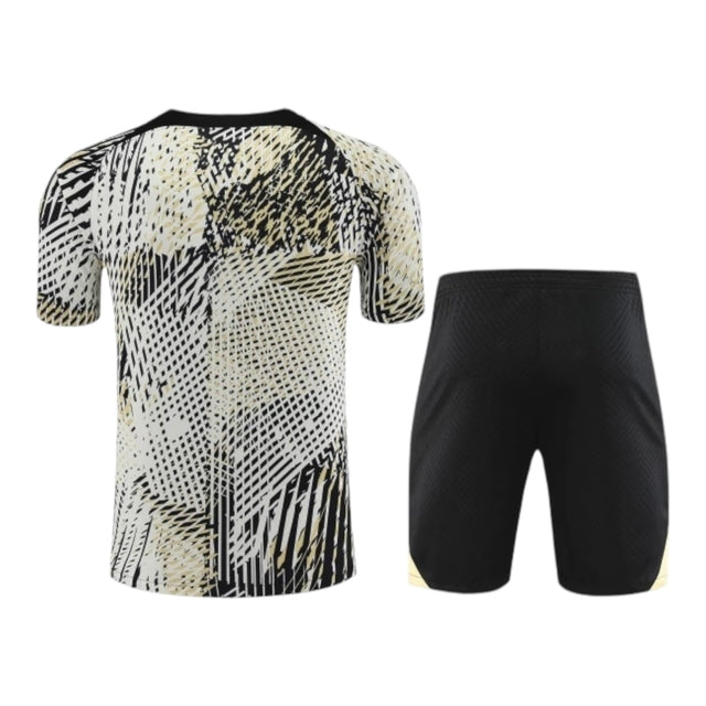 Kit Treino adulto - Camisa e Shorts - Chelsea Nike 23/24 - Bege e preto