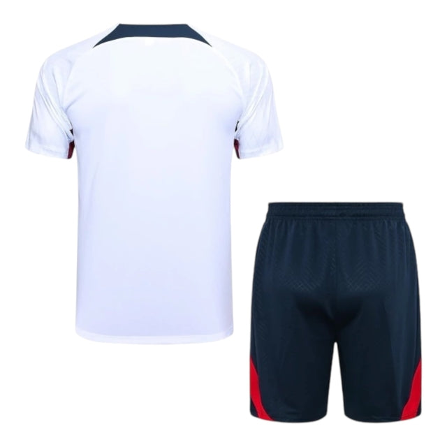 Kit Treino adulto - Camisa e Shorts - Paris Saint-Germain Nike 23/24 - Branco e azul com detalhes em vermelho