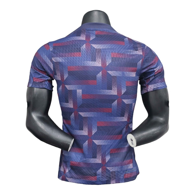 Camisa Seleção Inglaterra Treino 24/25 - Jogador Nike Masculina - Roxa com detalhes em vermelho