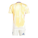 Kit Infantil Juventus II 24/25 - Adidas - Branco e amarelo com detalhes em rosa