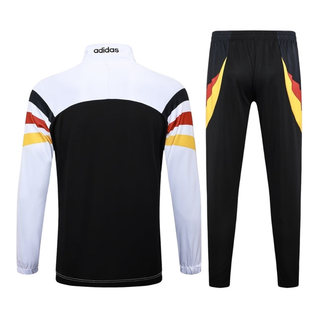 Conjunto Seleção Alemanha I 24/25 - Masculino Adidas - Branco e preto com detalhes em amarelo e vermelho