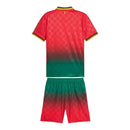 Kit infantil AC Milan Edição especial 25/26 - Puma - Vermelho com detalhes em verde