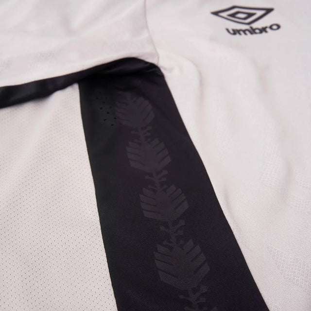 Camisa Athletico Paranaense II 25/26 -  Umbro Feminina - Branca com detalhes em preto