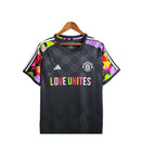 Camisa Manchester United Treino Edição Especial 24/25 - Torcedor Adidas Masculina - Preta com detalhes multicoloridas