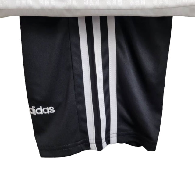 Kit Infantil Alemanha I Retrô 1996 - Adidas - Branco com detalhes em amarelo e vermelho e preto