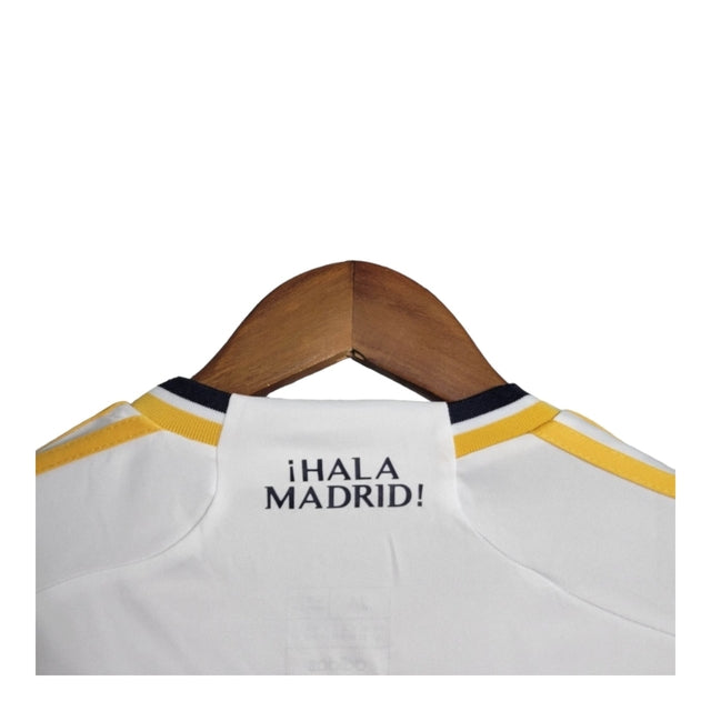 Kit Infantil Real Madrid I manga longa 23/24 - Adidas - Branco com detalhes em preto e amarelo