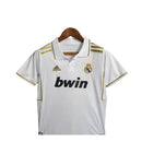 Kit Infantil Real Madrid I Retrô 11/12 - Adidas - Branco com detalhes em dourado