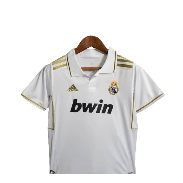 Kit Infantil Real Madrid I Retrô 11/12 - Adidas - Branco com detalhes em dourado