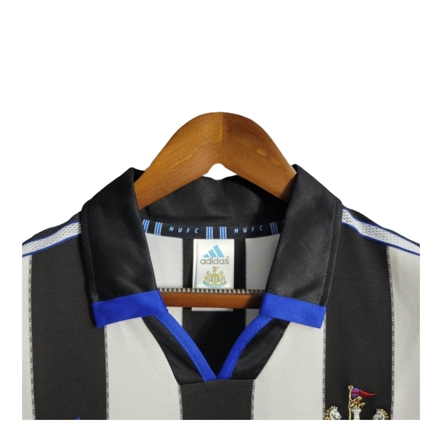 Camisa Newcastle Retrô 2000/01 - Adidas Masculina - Branca com listras pretas e detalhes em azul