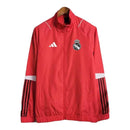 Jaqueta Corta-Vento Real Madrid 23/24 - Masculina Adidas - Vermelha com detalhes em branco