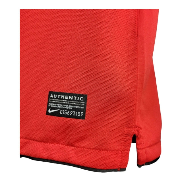 Camisa Retrô Manchester United 10/11 - Masculina Nike - Vermelha com detalhes em branco