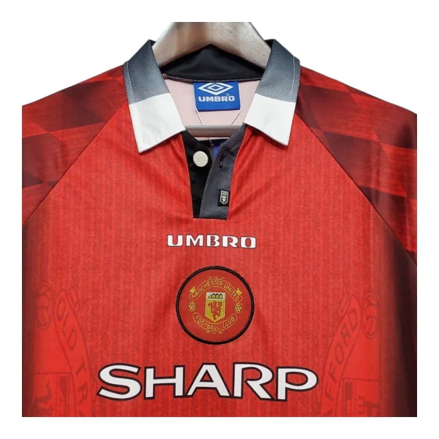 Camisa Retrô Manchester United I 1996 manga longa - Masculina Nike - Vermelha com detalhes em preto