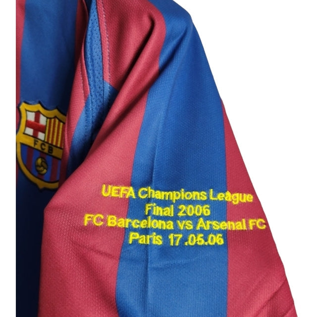 Camisa Retrô Barcelona I 2006 - Masculina Nike - Vermelha e azul com detalhes em amarelo