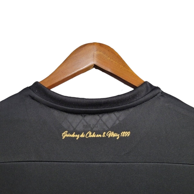 Camisa Frankfurt Edição especial Aniversário de 125 anos 24/25 - Torcedor Nike Masculina - Preta com detalhes em dourado e cinza