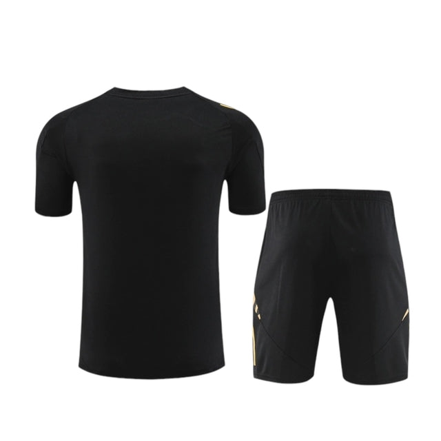 Kit Treino adulto - Camisa e Shorts - Real Madrid Adidas 24/25 - Preto com detalhes em dourado