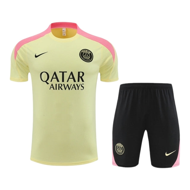 Kit Treino adulto - Camisa e Shorts - Paris Saint-Germain Nike 24/25 - Amarelo e preto com detalhes em rosa