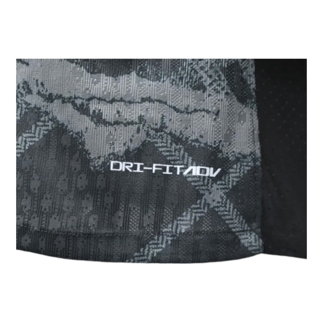 Camisa Chelsea III 24/25 - Jogador Nike Masculina - Preta com detalhes em rosa e amarelo