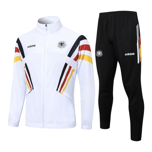 Conjunto Seleção Alemanha I 24/25 - Masculino Adidas - Branco e preto com detalhes em amarelo e vermelho