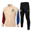 Conjunto Barcelona Treino 24/25 - Masculino Nike - Bege com detalhes em azul e vermelho