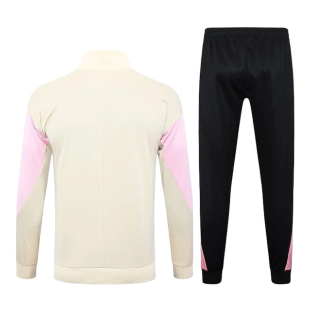 Conjunto Paris Saint-German Treino 24/25 - Masculino Jordan - Bege e preto com detalhes em rosa