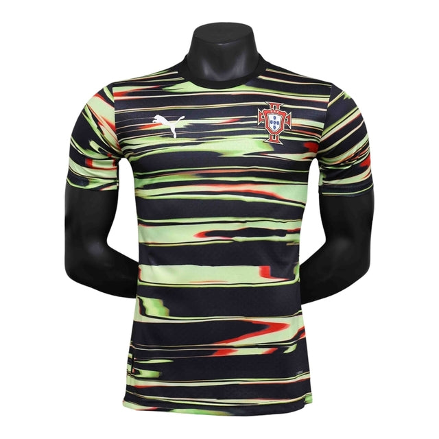 Camisa Seleção Portugal Pré-jogo 25/26 - Jogador Puma Masculina - Preta com detalhes em verde e vermelho