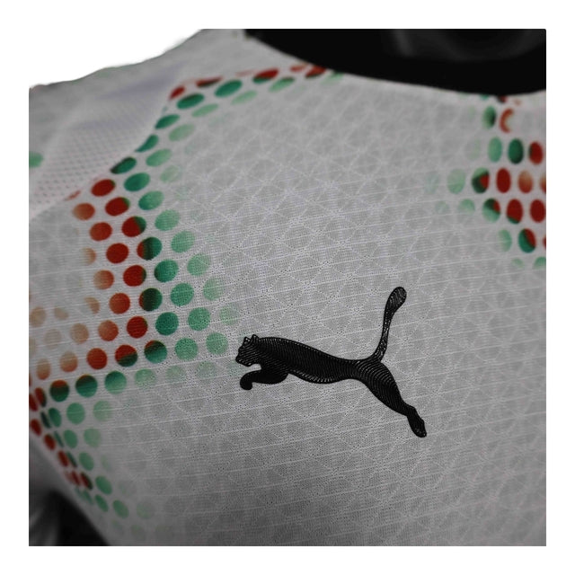 Camisa Seleção Portugal II 25/26 - Jogador Puma Masculina - Branca com detalhes em verde e vermelho