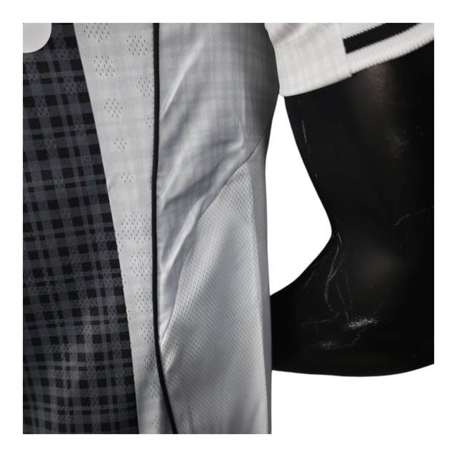 Camisa Newcastle I 25/26 - Jogador Adidas Masculina - Branca e preta com detalhes em azul