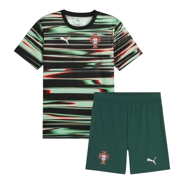 Kit infantil Seleção Portugal Pré-jogo 25/26 - Puma - Preta com detalhes em verde e vermelho
