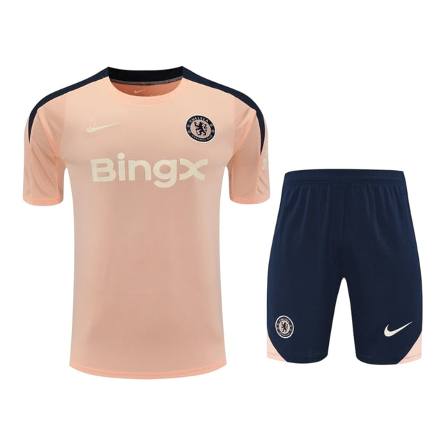 Kit Treino adulto - Camisa e Shorts - Chelsea Nike 25/26 - Salmão com detalhes em azul