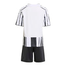 Kit infantil Juventus I 25/26 - Adidas - Preta e branca com detalhes em rosa