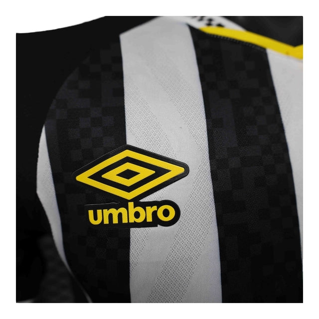 Camisa Santos II 25/26 - Jogador Umbro Masculina - Branca e preta
