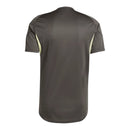 Camisa Real Madrid Treino 25/26 - Torcedor Adidas Masculina - Cinza com detalhes em amarelo