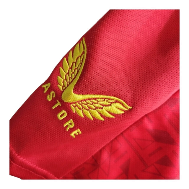 Kit Infantil Wolves II 23/24 - Castore - Vermelho com detalhes em preto e amarelo