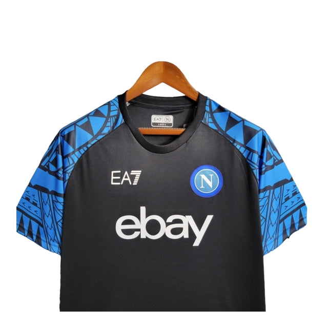 Camisa Napoli I Treino 23/24 - Torcedor EA7 Masculina - Preta com detalhes em azul