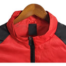 Jaqueta Corta-Vento Real Madrid 23/24 - Masculina Adidas - Vermelha com detalhes em preto e branco