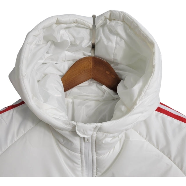 Jaqueta Corta-Vento Manchester United 23/24 - Masculina Adidas - Branca com detalhes em vermelho