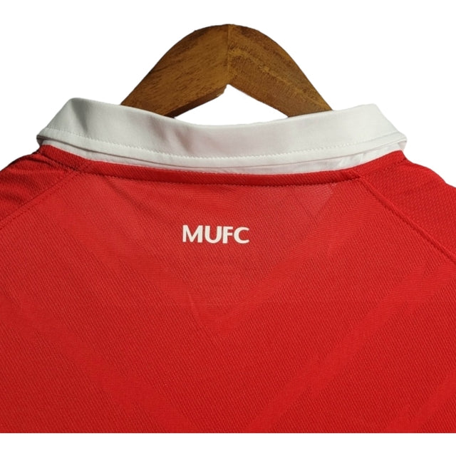 Camisa Retrô Manchester United 10/11 - Masculina Nike - Vermelha com detalhes em branco