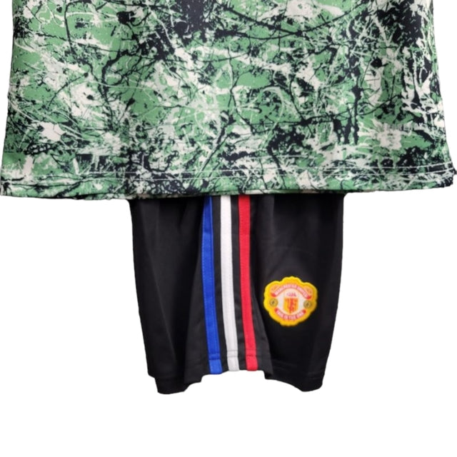 Kit Infantil Manchester United 24/25 - Adidas - Verde com detalhes em branco e preto