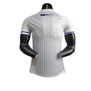 Camisa Seleção do Uruguai I 24/25 - Jogador Masculina - Branca com detalhes em azul e dourado