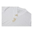 Kit Treino adulto - Camisa e Shorts - Juventus Adidas 23/24 - Branco e preto com detalhes em dourado